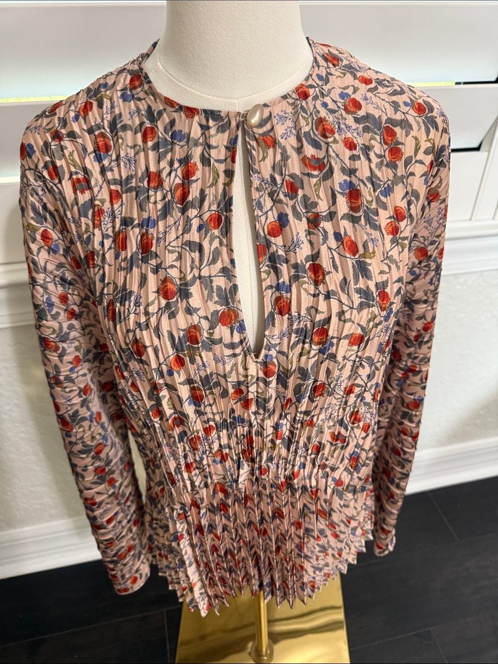 Vince Blush Pleated Floral Long-Sleeve Top with Red and Blue Accents